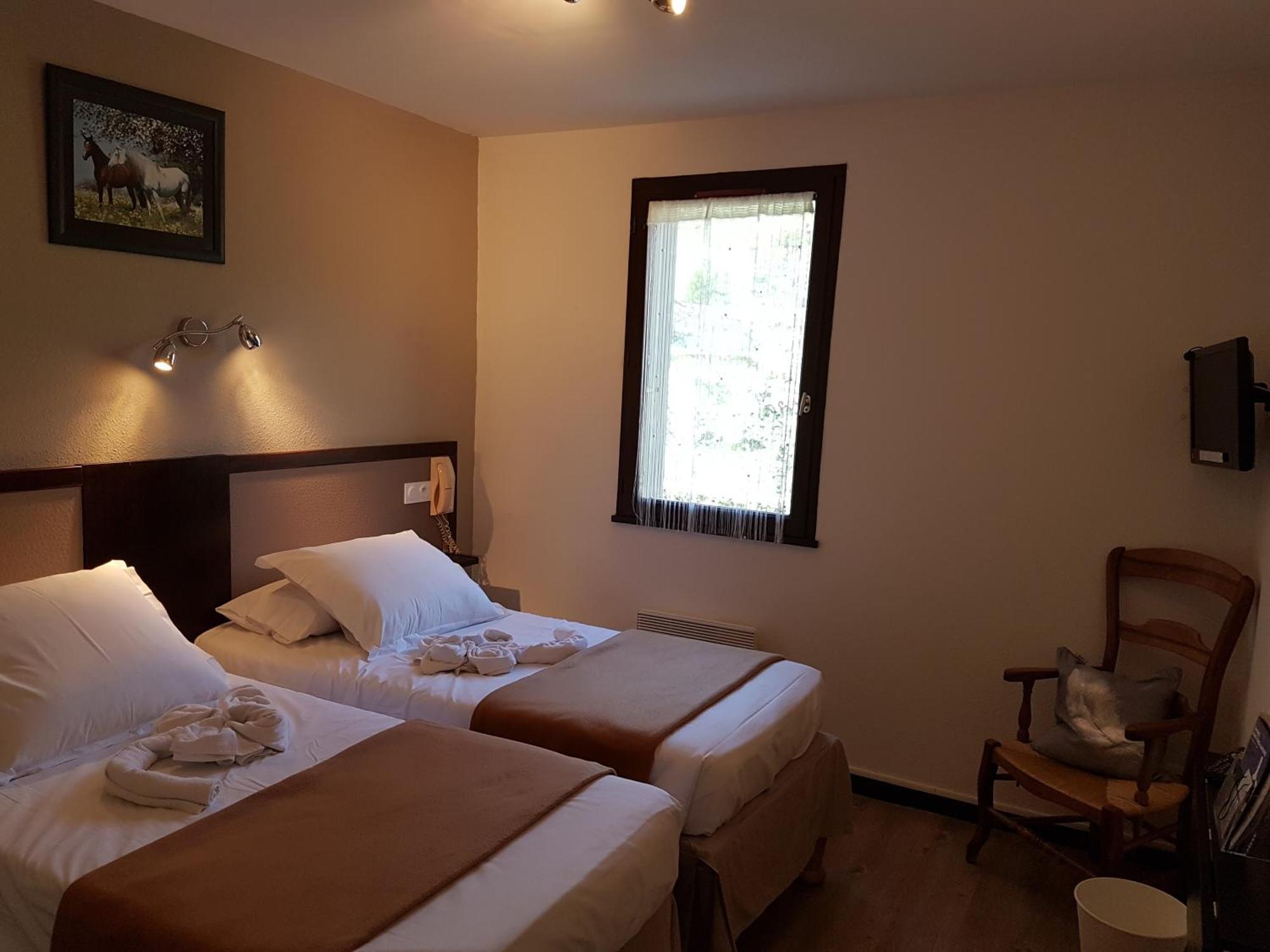 Hotel Les Gabarres Tour-de-Faure Phòng bức ảnh