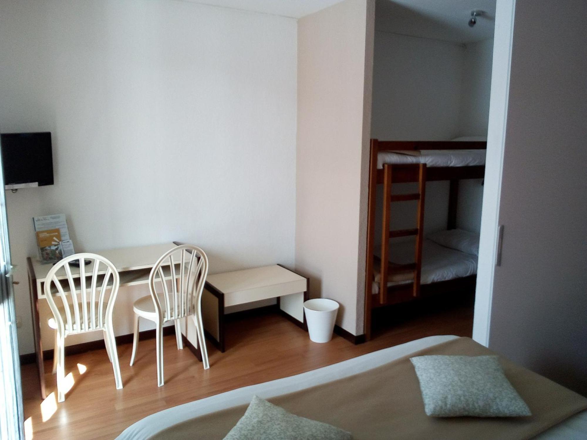 Hotel Les Gabarres Tour-de-Faure Phòng bức ảnh