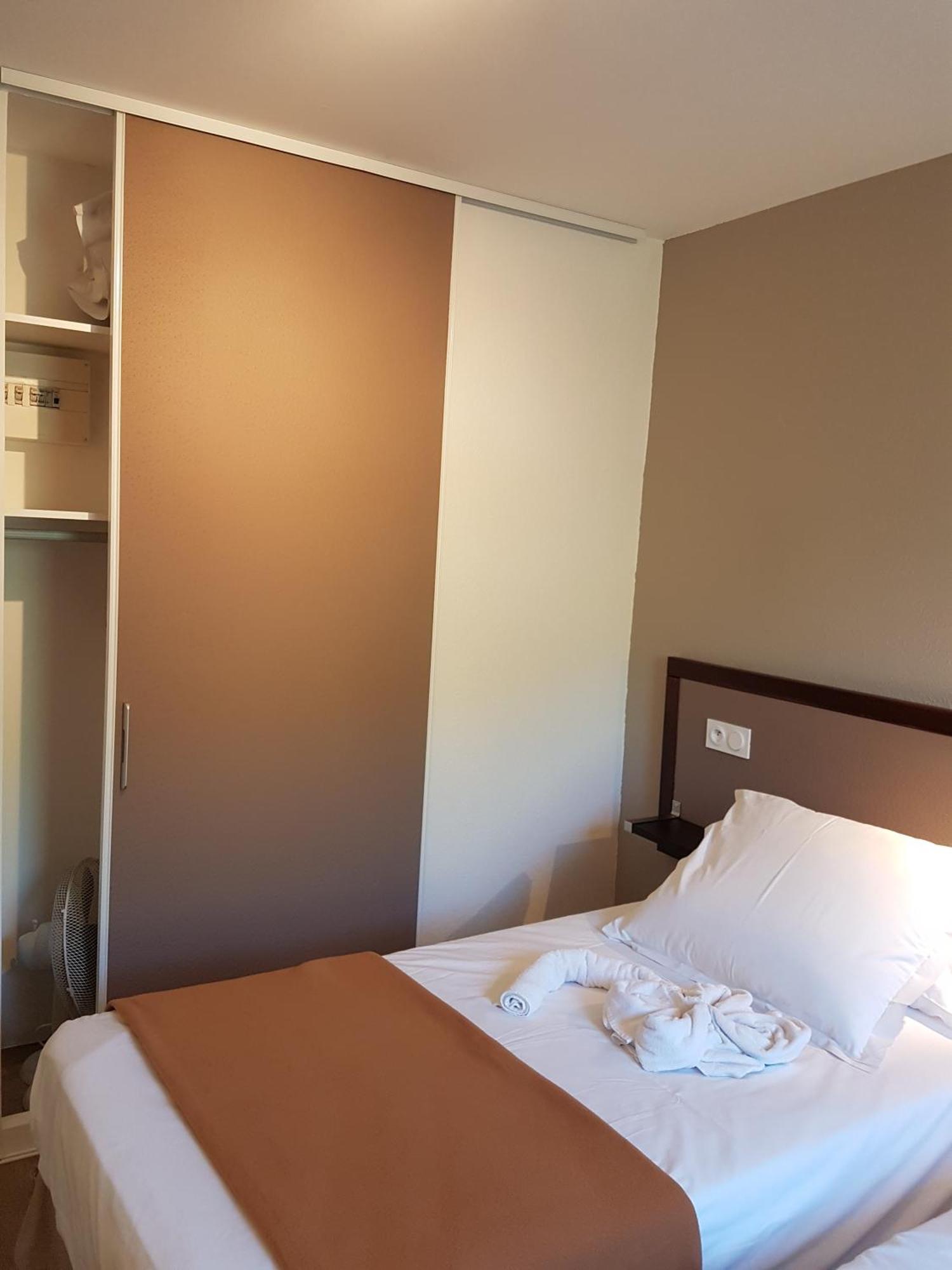 Hotel Les Gabarres Tour-de-Faure Phòng bức ảnh