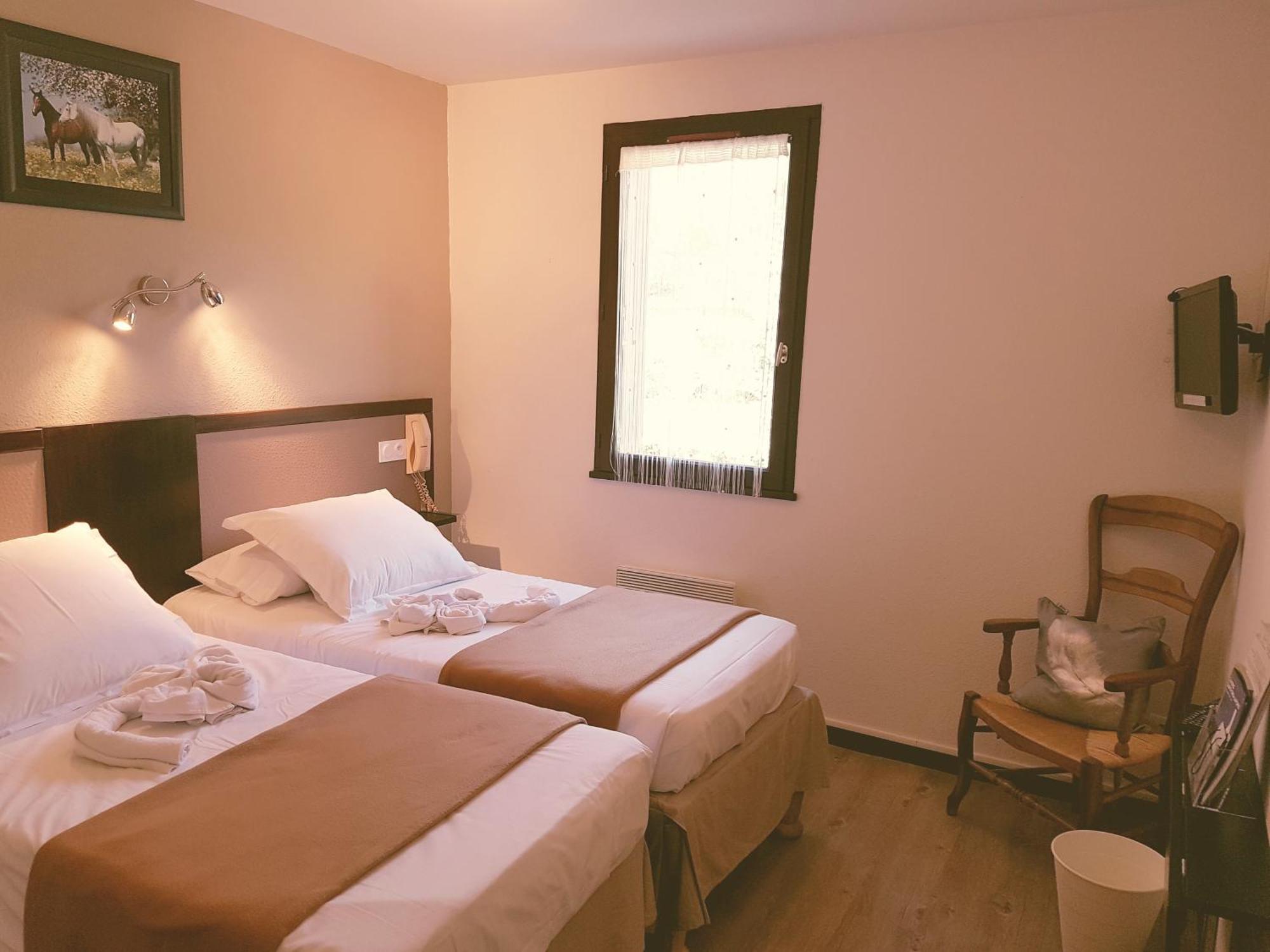 Hotel Les Gabarres Tour-de-Faure Phòng bức ảnh