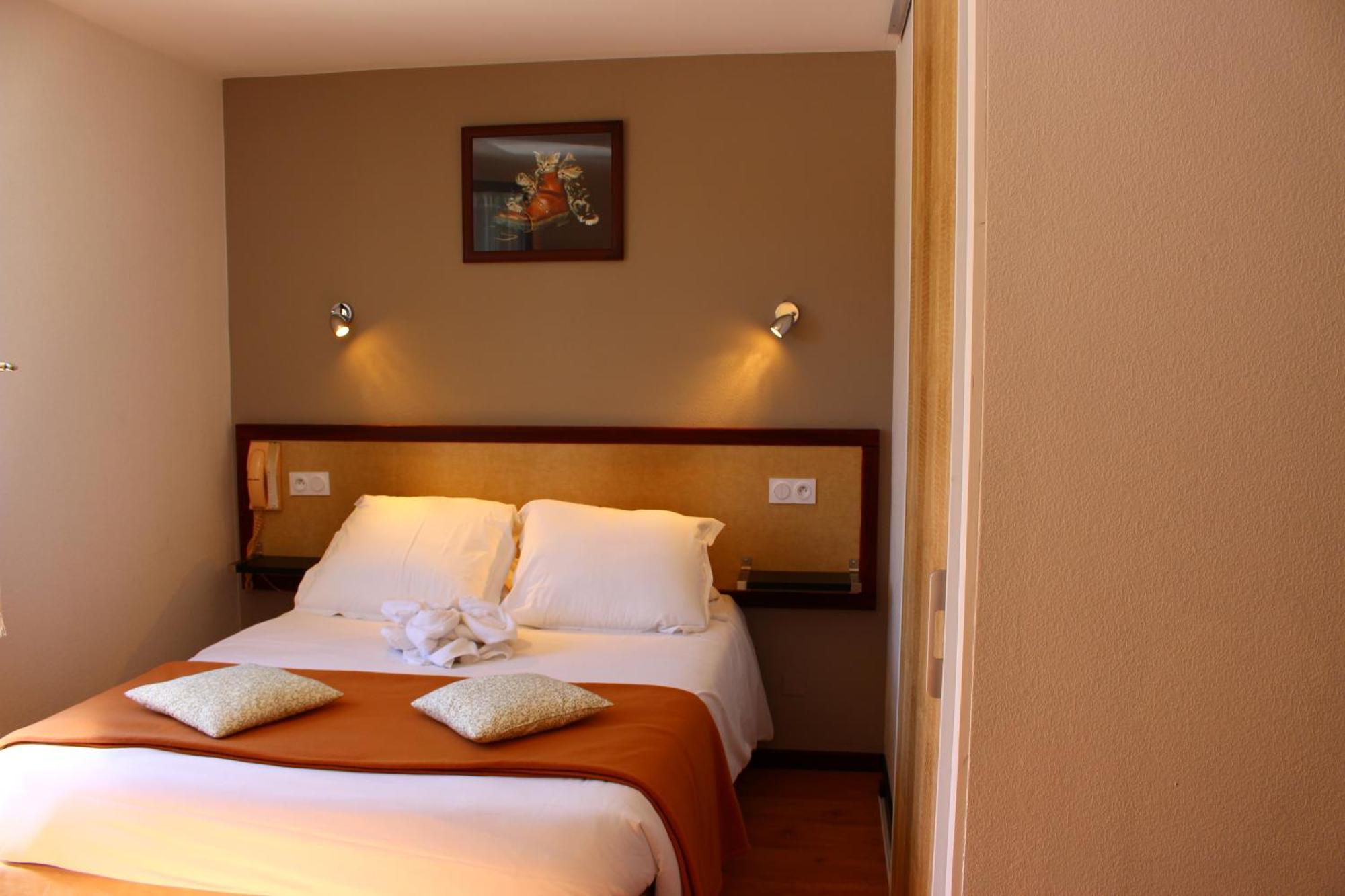 Hotel Les Gabarres Tour-de-Faure Phòng bức ảnh
