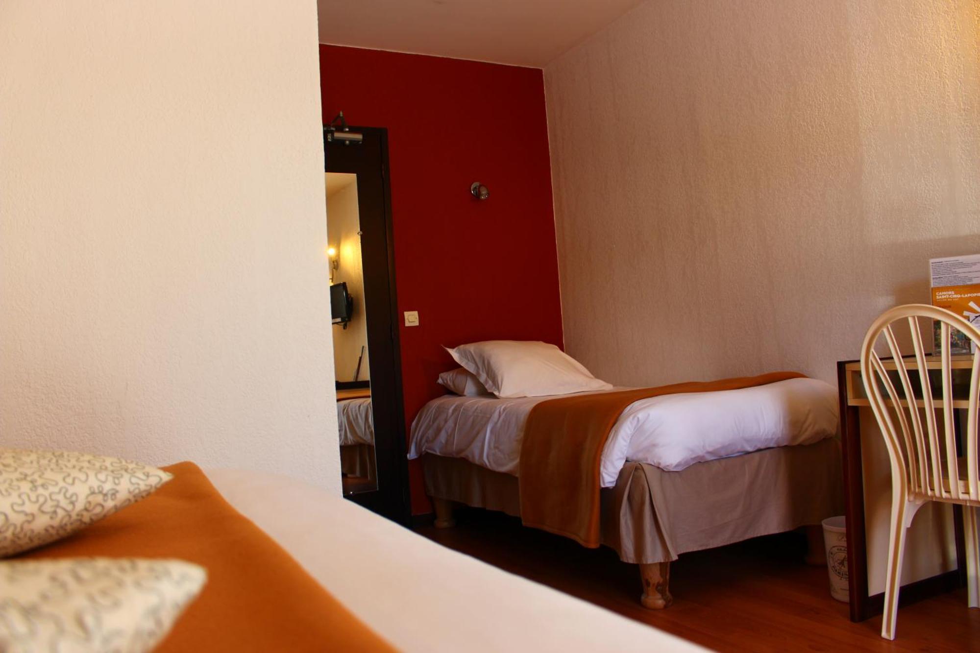 Hotel Les Gabarres Tour-de-Faure Phòng bức ảnh