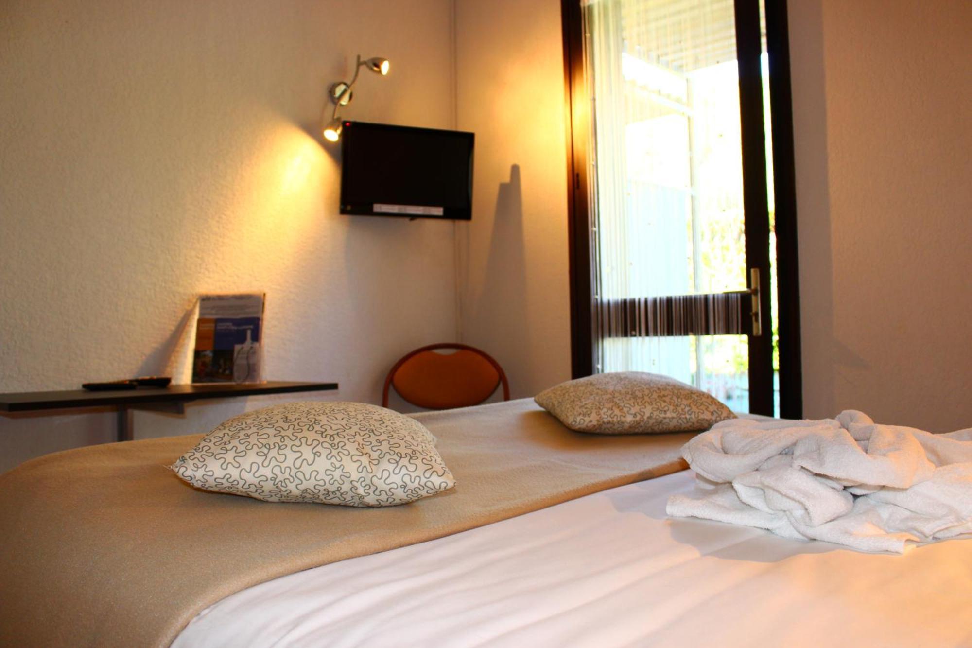 Hotel Les Gabarres Tour-de-Faure Phòng bức ảnh