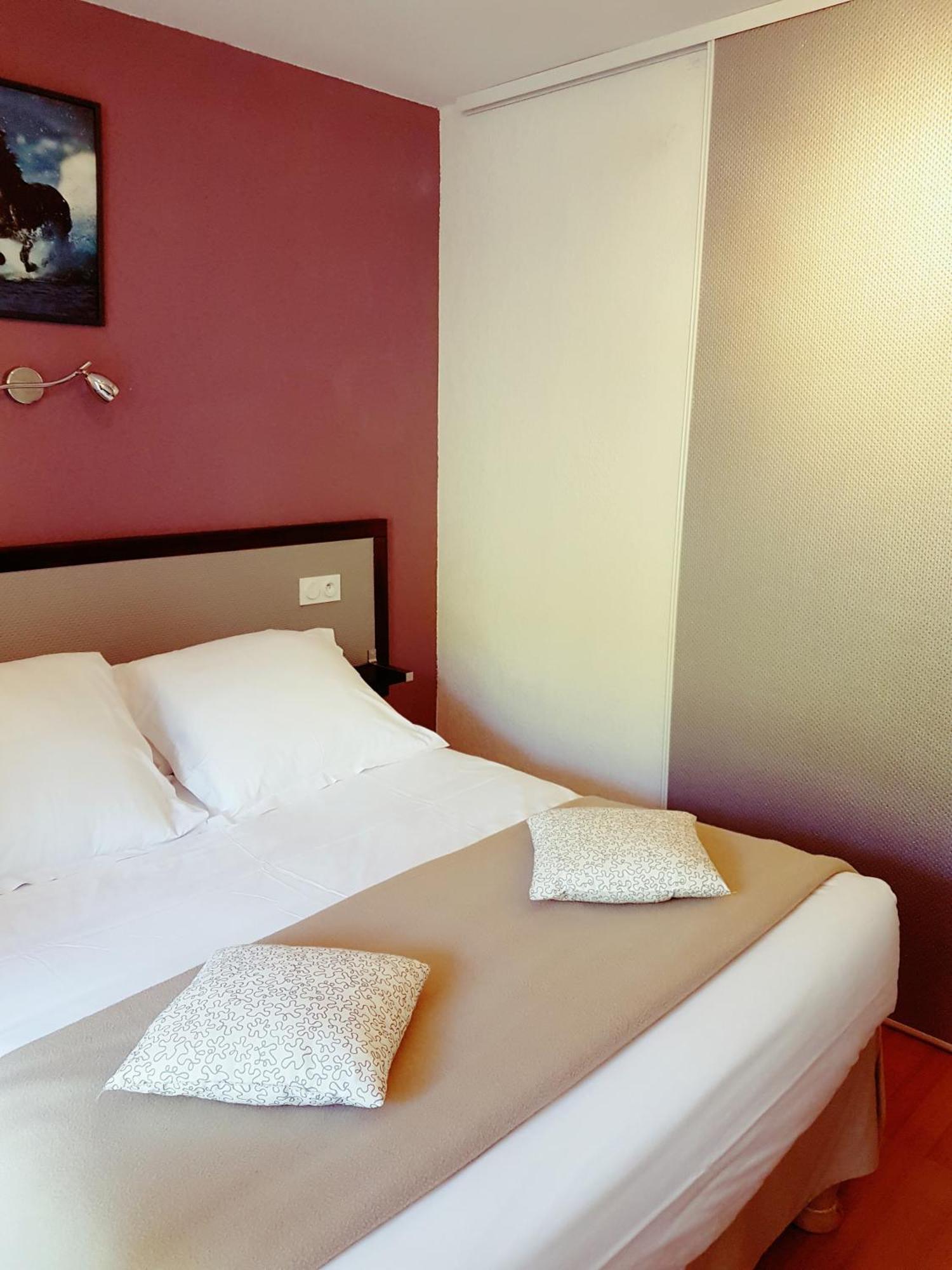 Hotel Les Gabarres Tour-de-Faure Phòng bức ảnh